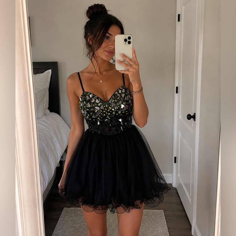Short Black and Green Prom Dress with Elegant Design M